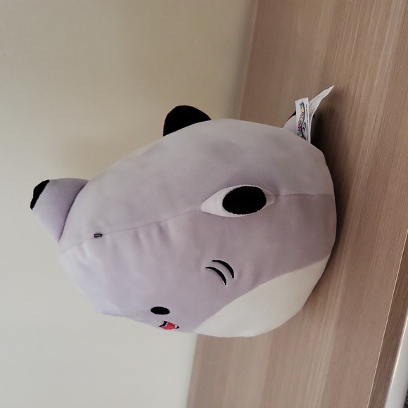Gordon the Black Tipped Smiley Shark 8 inch Squishmallow - Picture 3 of 4